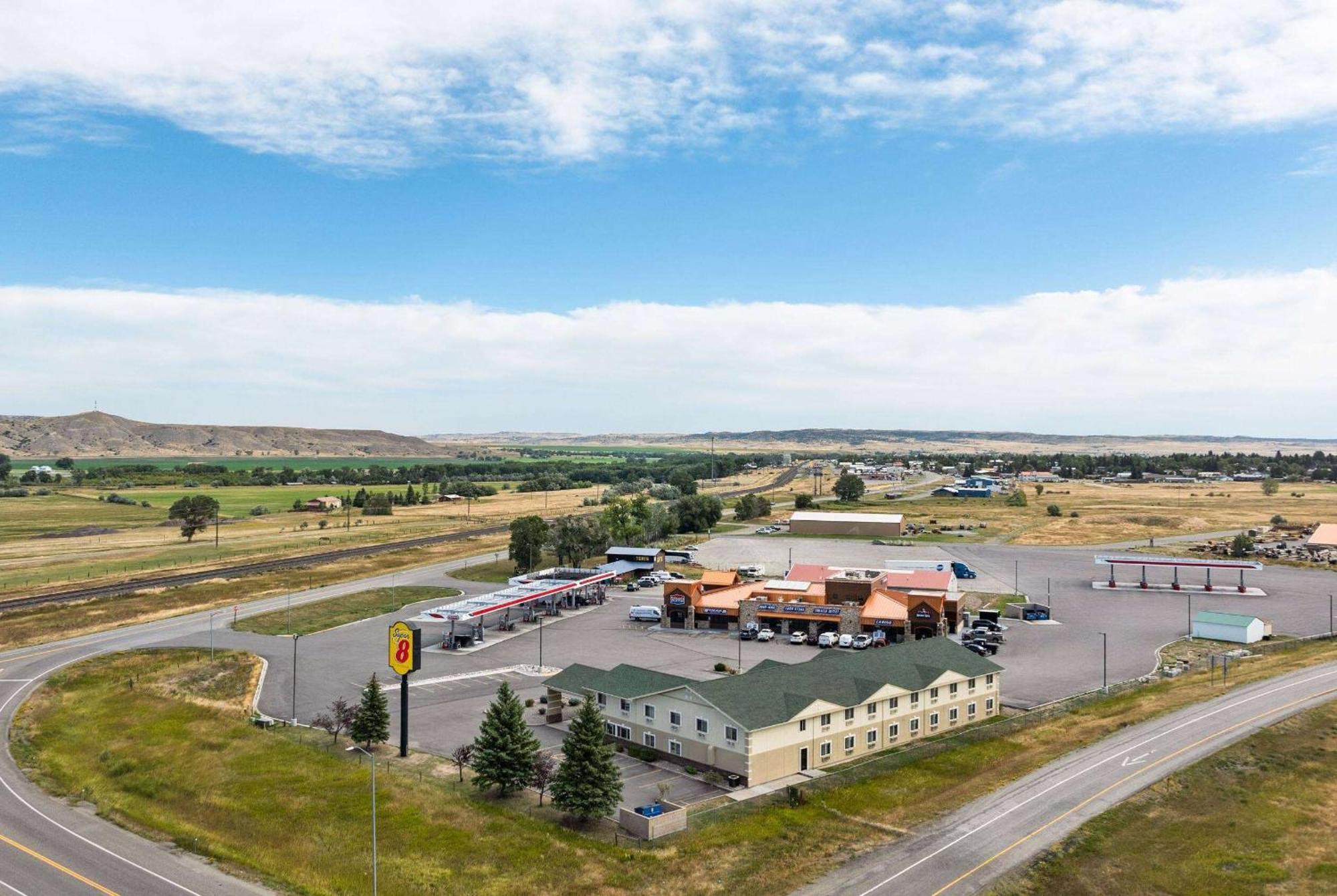 Super 8 By Wyndham Big Timber Motell Exteriör bild